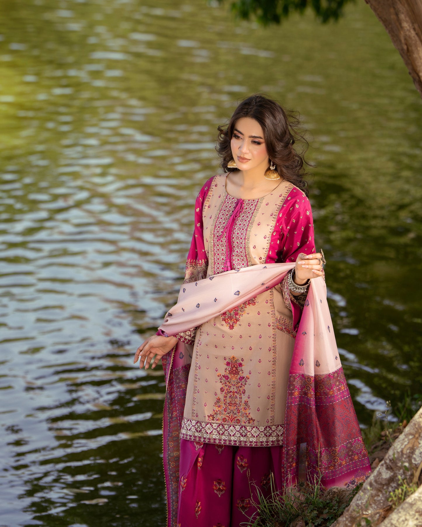 Karma Sunehri 1572 Deep Magenta