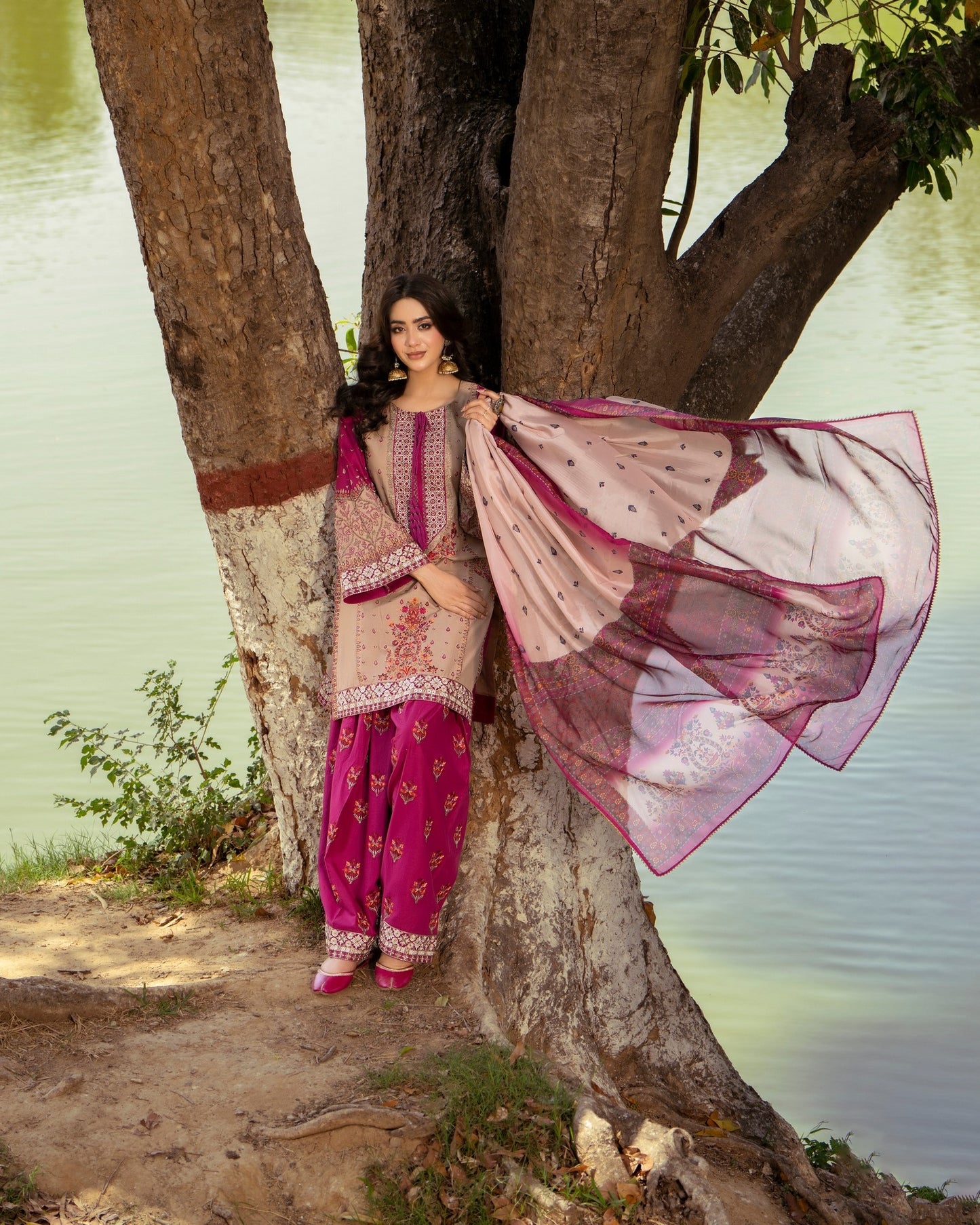 Karma Sunehri 1572 Deep Magenta