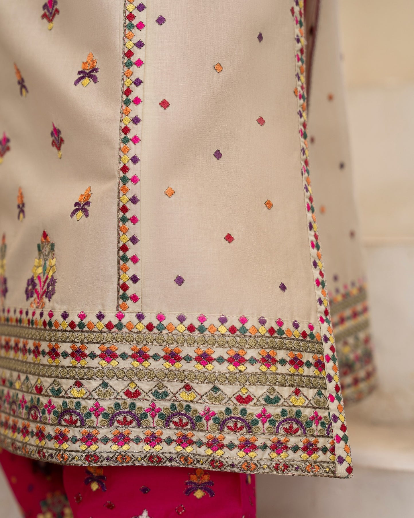 Karma Tabeer 1565 Sandstone Bloom