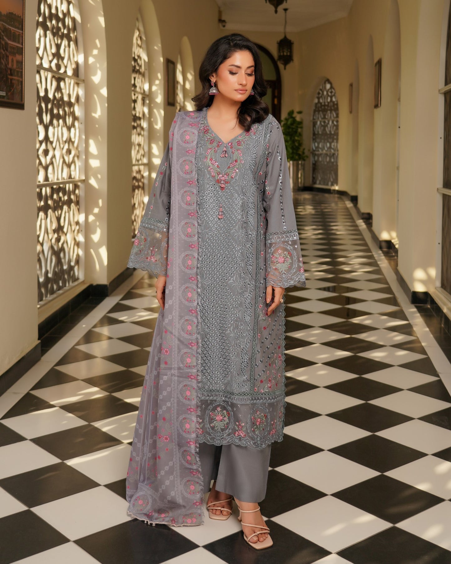 Munira Mashq Dhanak 01 Grey