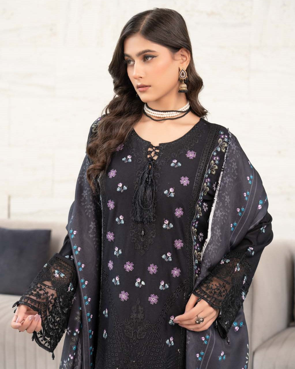 Munira Inayat Dhanak 06 Black