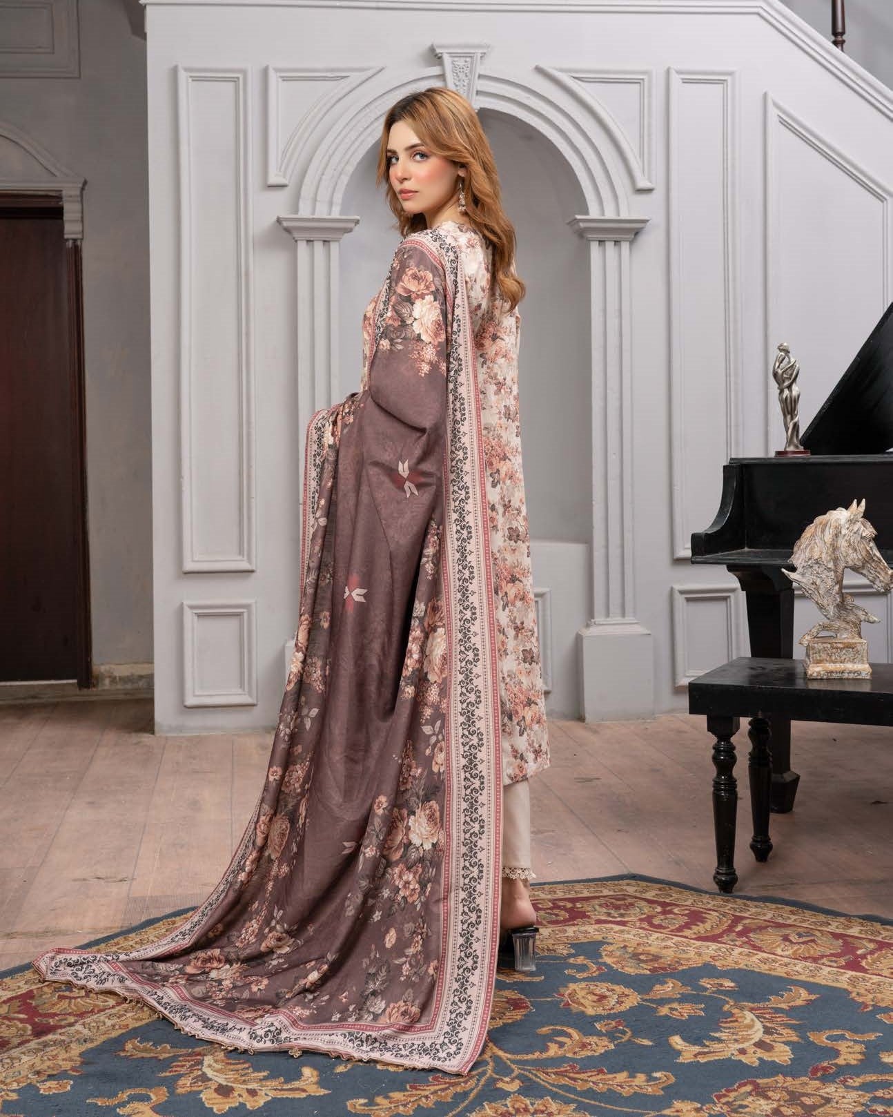Munira Aura Dhanak 04 Beige