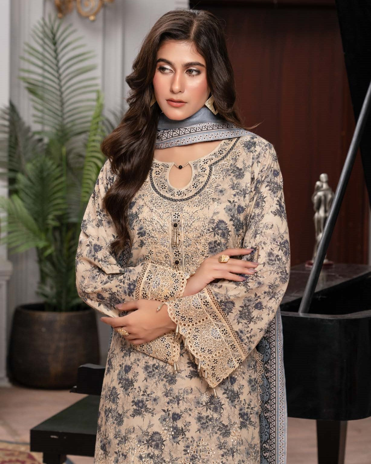 Munira Aura Dhanak 05 Skin