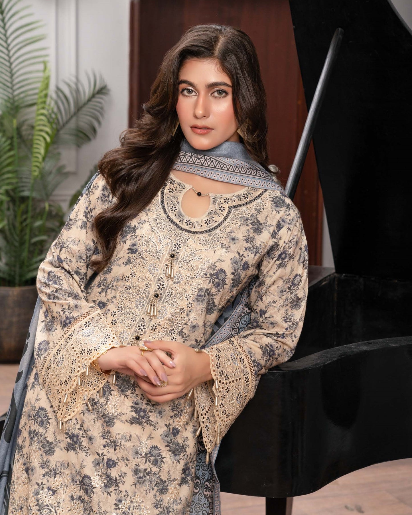 Munira Aura Dhanak 05 Skin