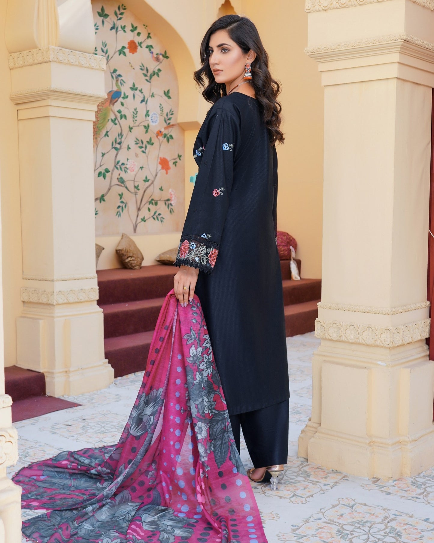 Munira Opulence Thread MSL 02 Black