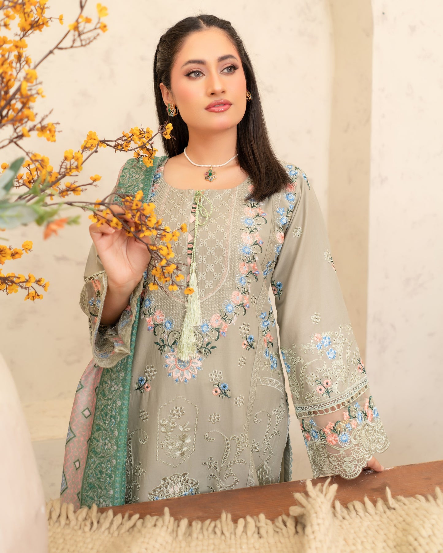 Munira Malaal MSL 02 Light Grey