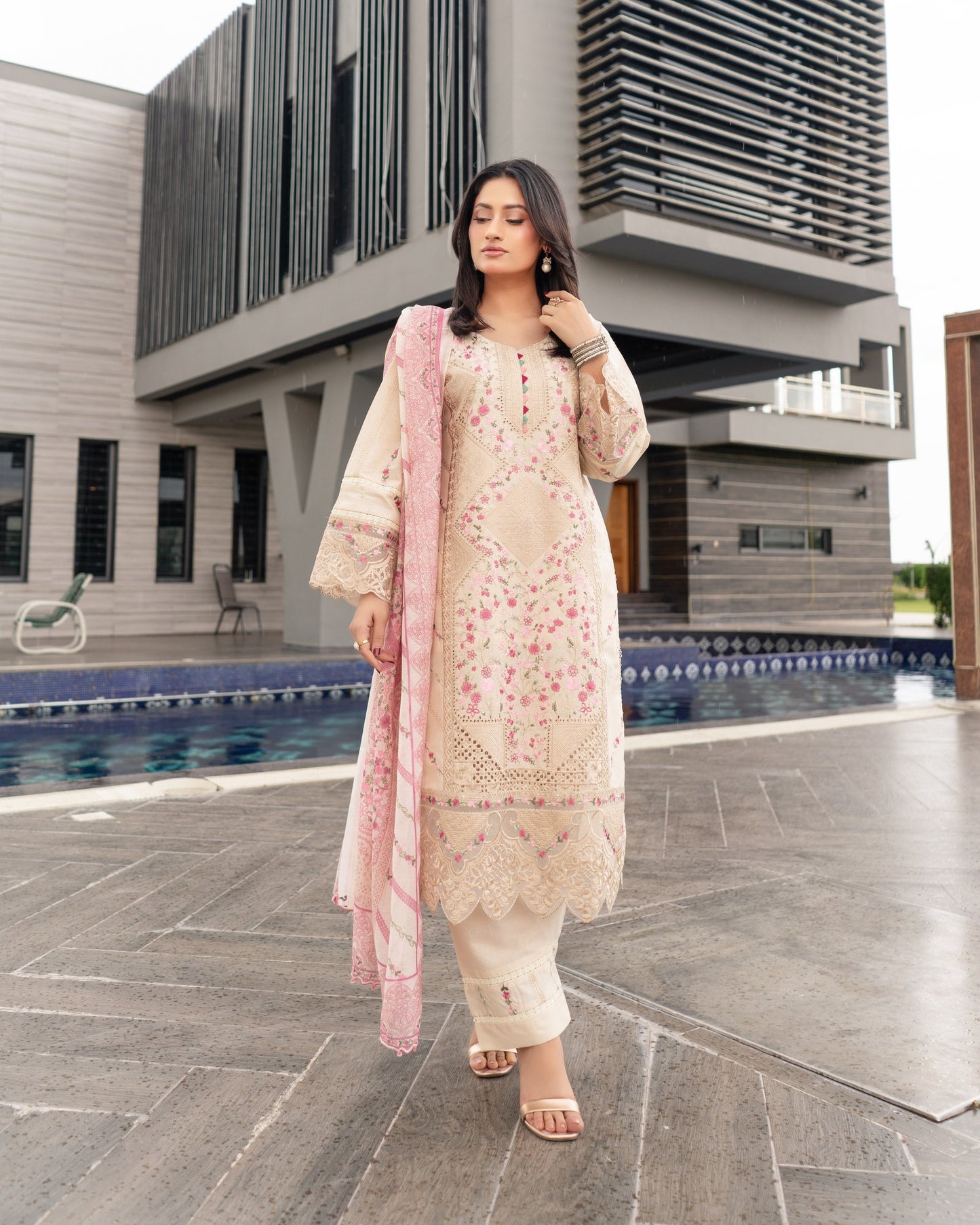 Munira Primrose 03  Edit Cream