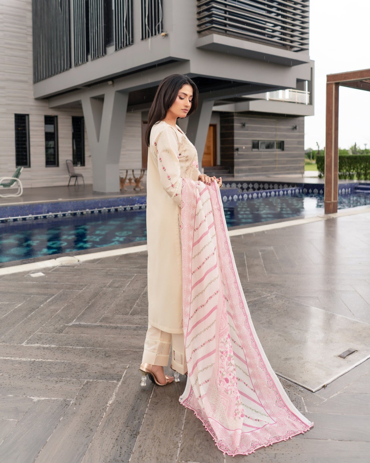 Munira Primrose 03  Edit Cream