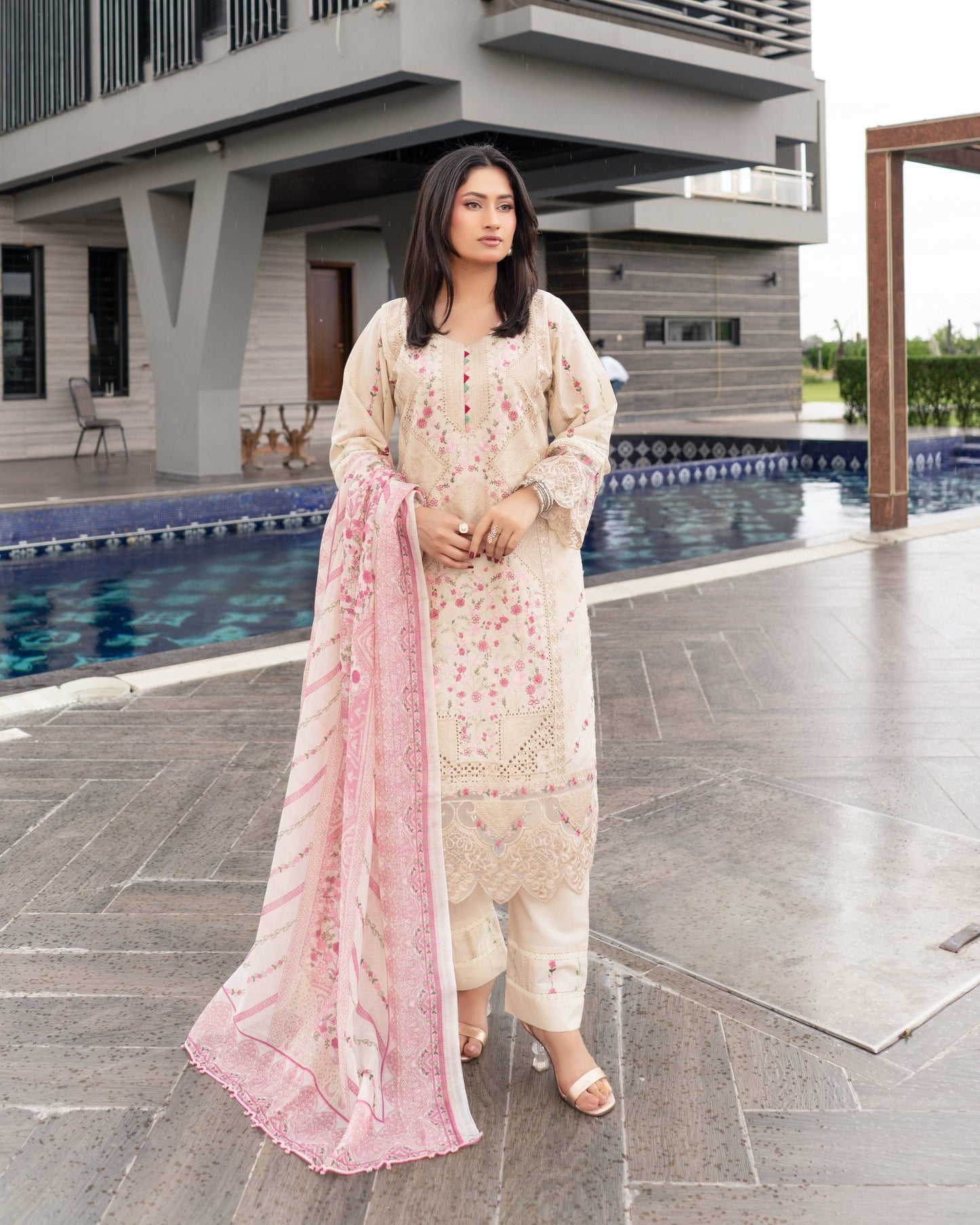 Munira Primrose 03  Edit Cream