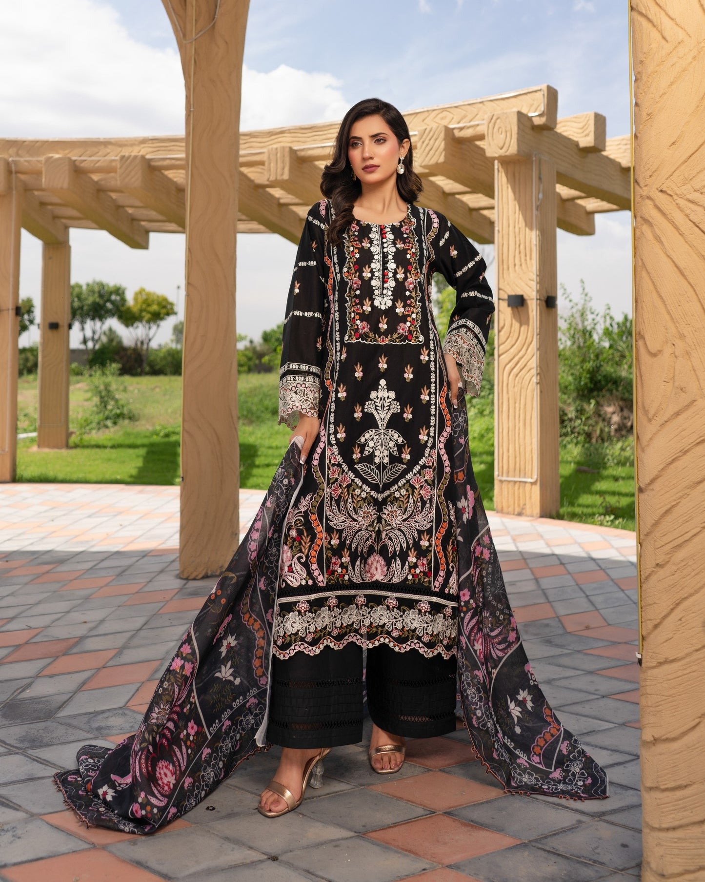 Munira Primrose 04 Edit Black