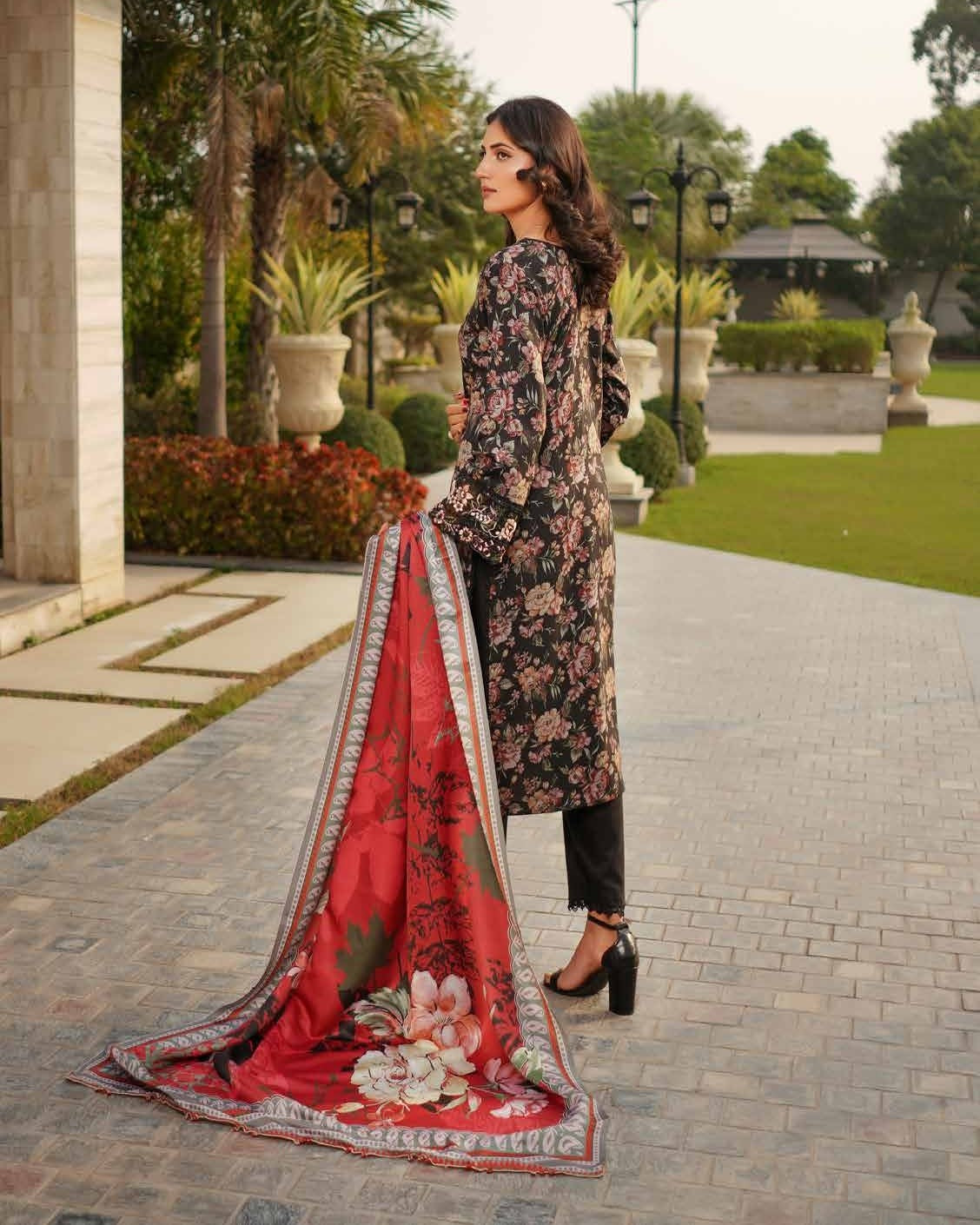 Munira Muam Dhanak 03 Black