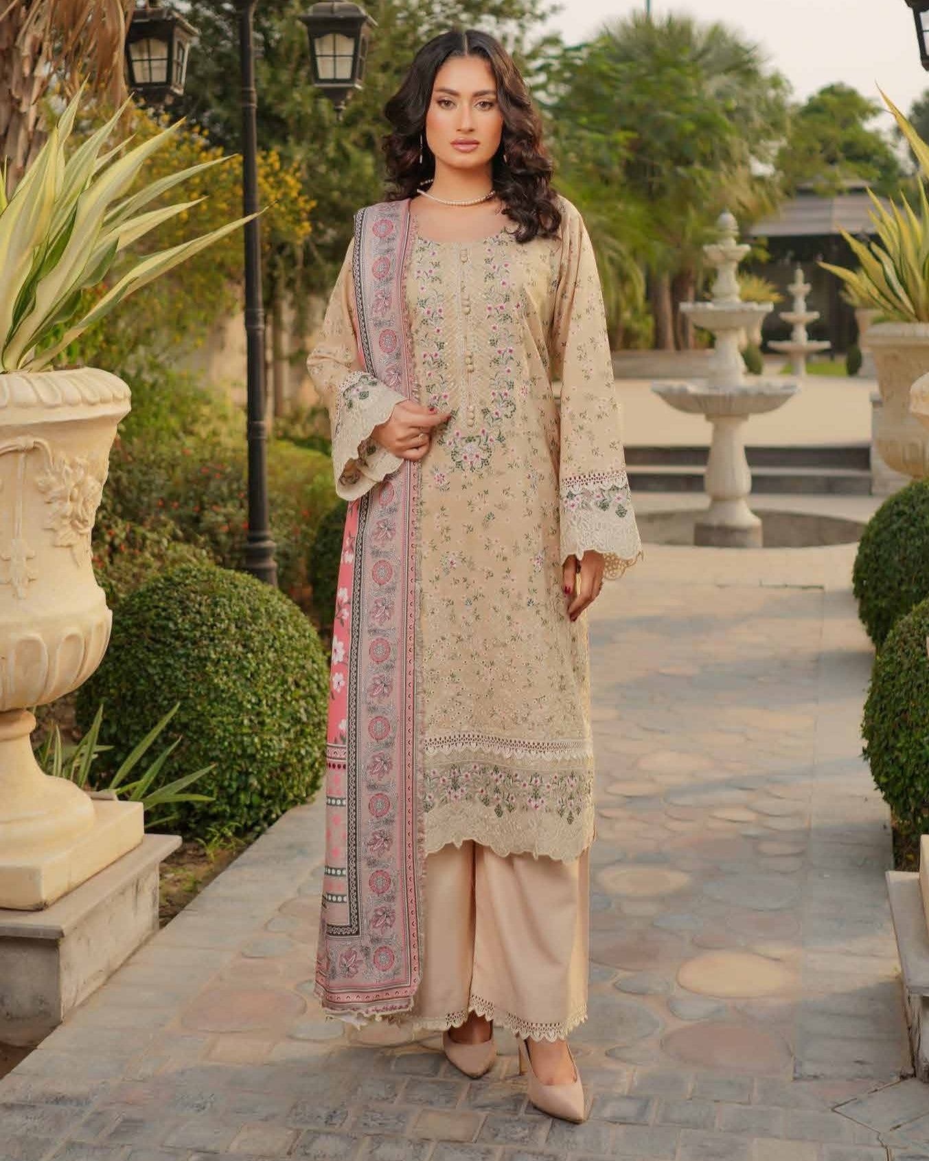 Munira Muam Dhanak 04 Cream