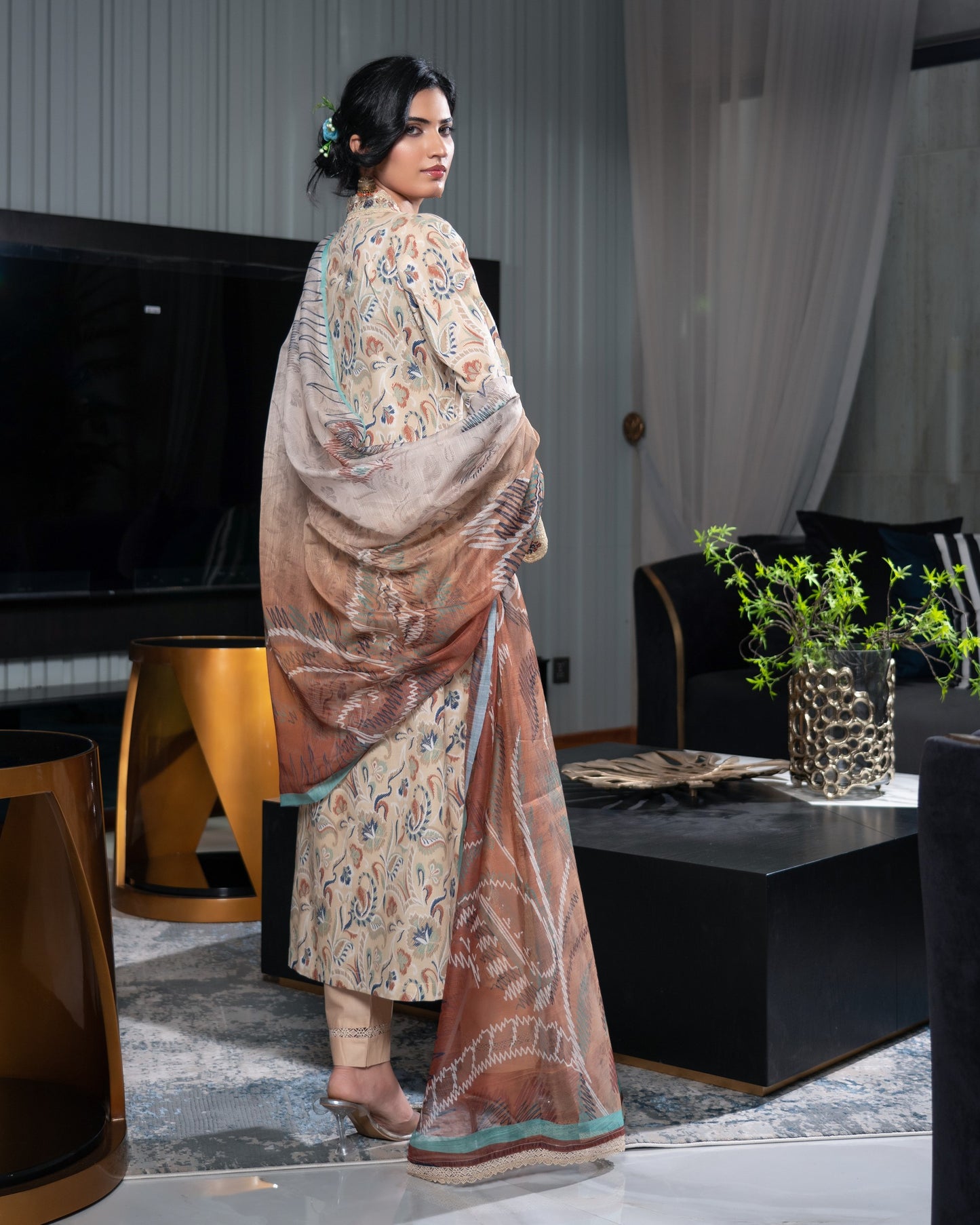 Munira Umeed Lawn 06 Skin