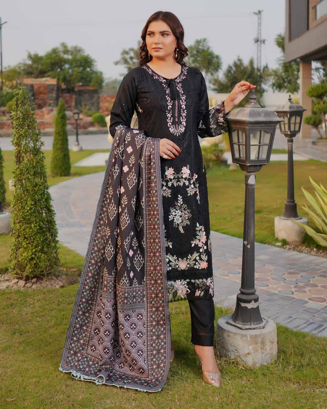 Noor-e-Munira Dhanak MSL 03 Black