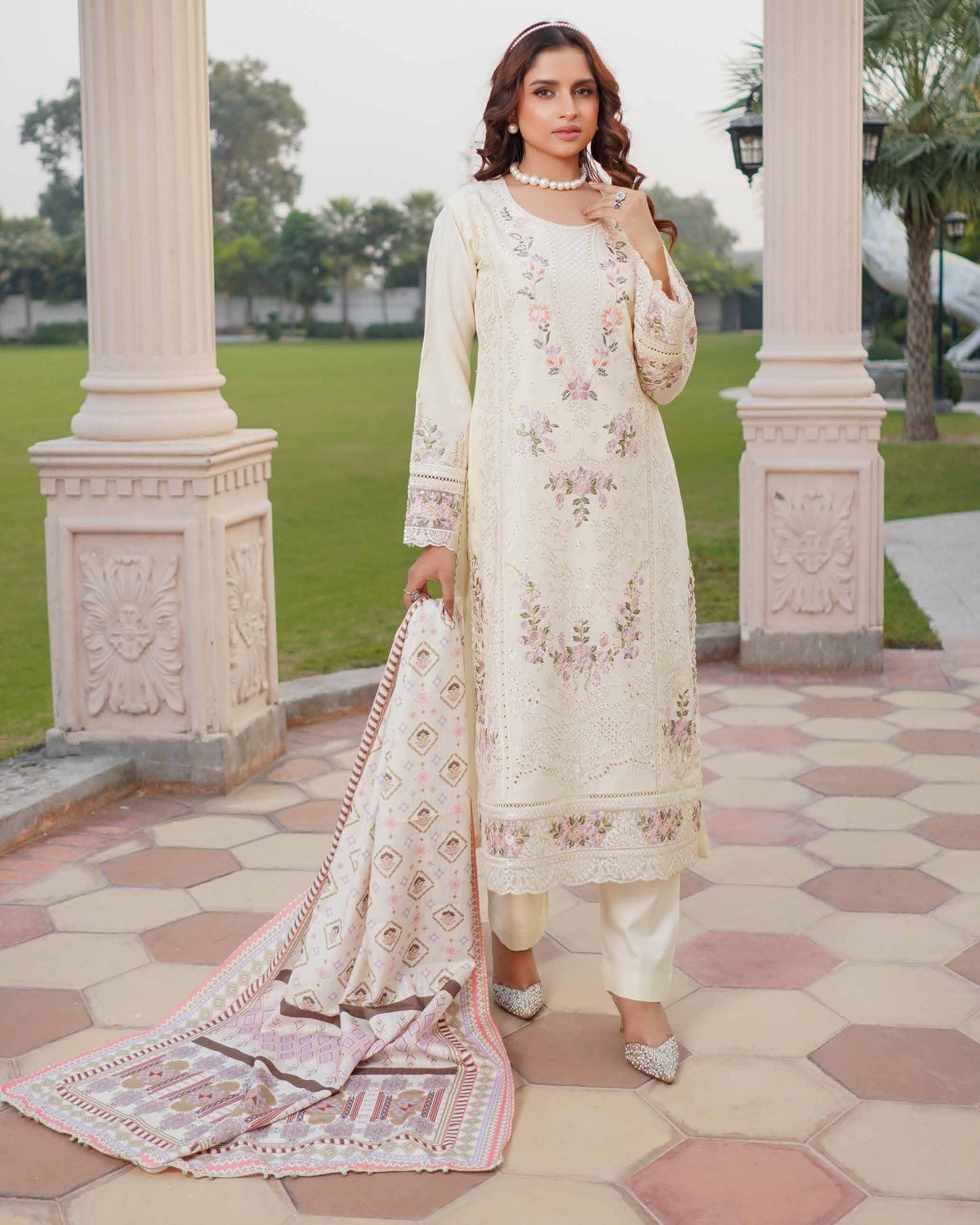 Noor-e-Munira Dhanak MSL 04 Cream