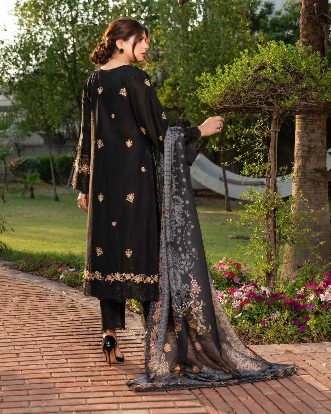Munira Samaa 02 Black