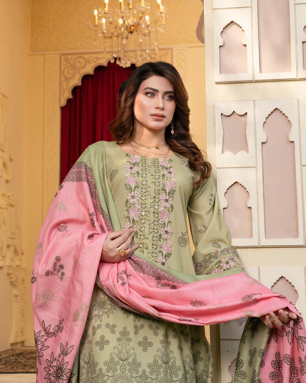 Munira Apsara 02 Pista