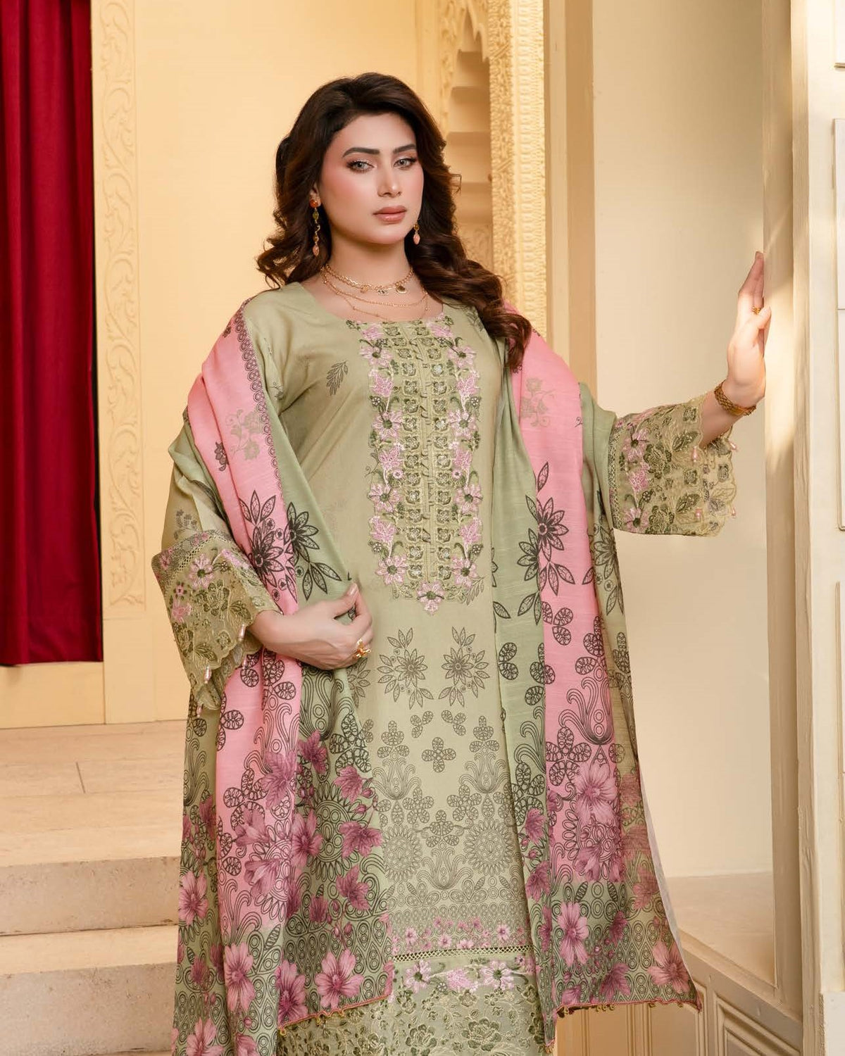 Munira Apsara 02 Pista