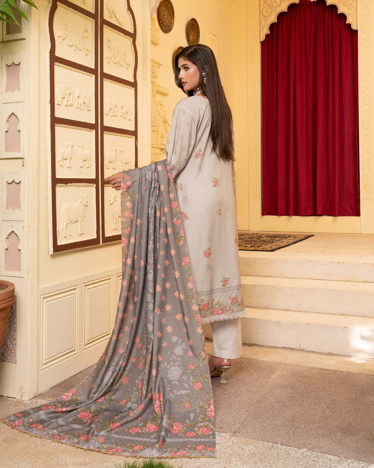 Munira Apsara 01 Grey