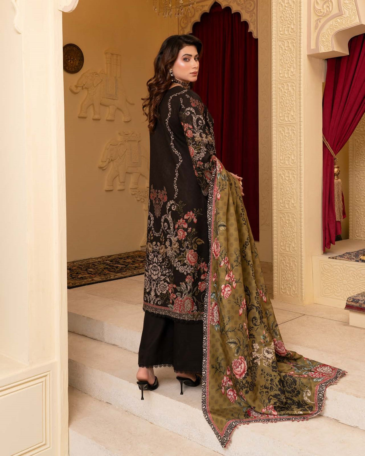 Munira Apsara 04 Black