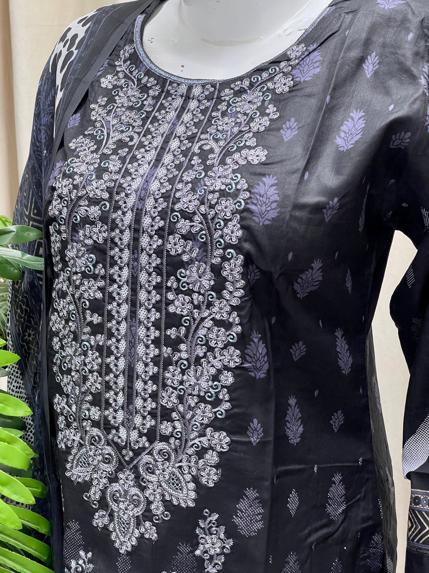 HM Lawn - Chiffon Dupatta 215 Black