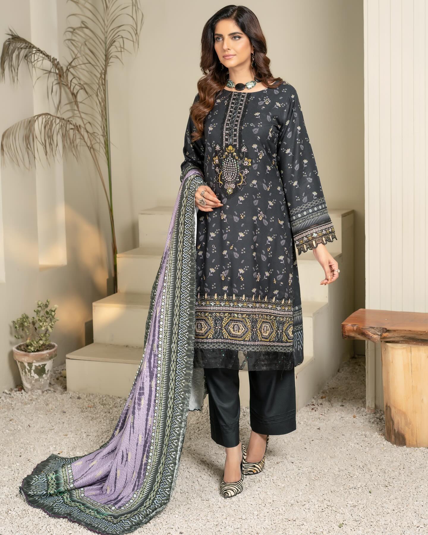 Munira Dastoor Dhanak MSL 07 Black