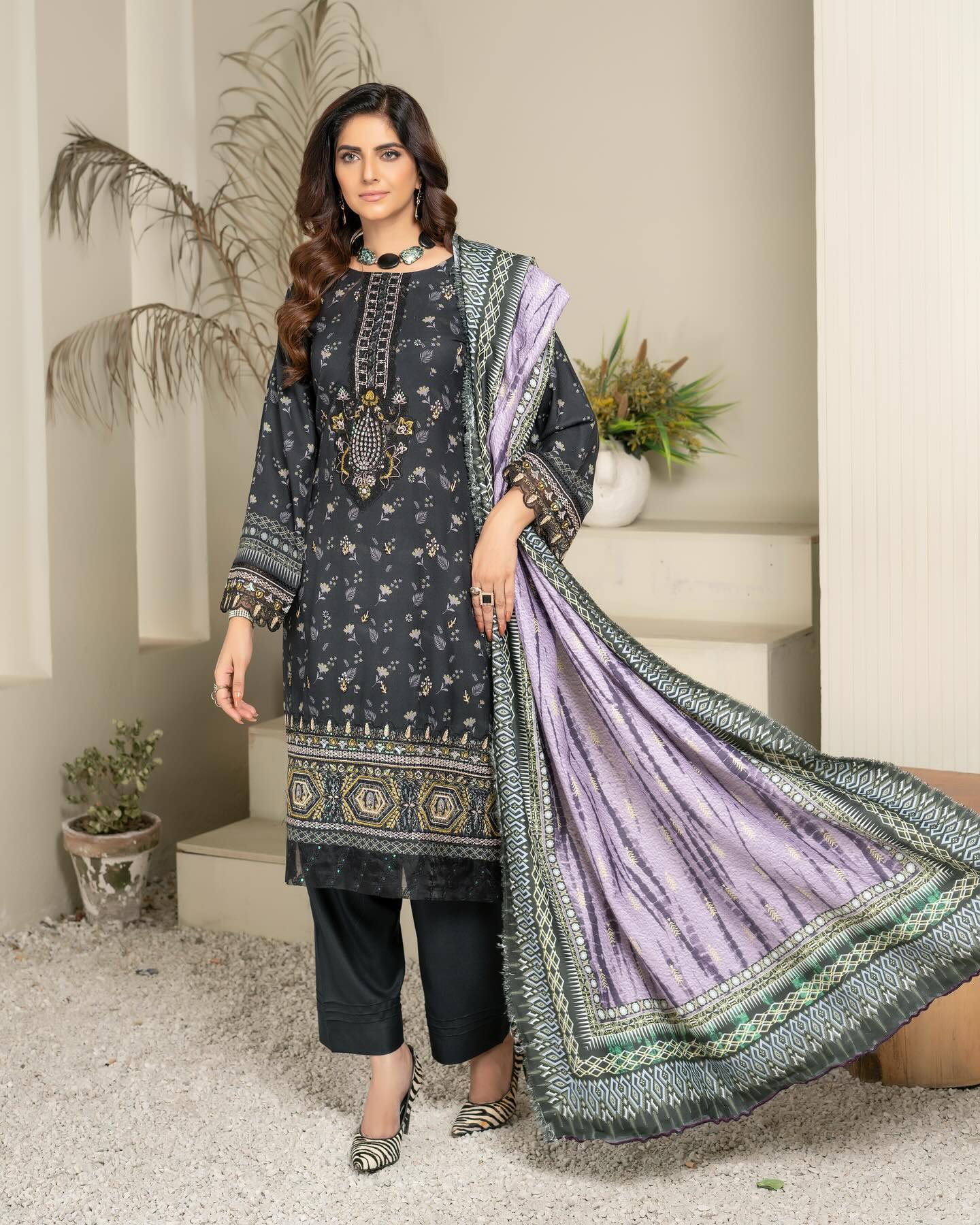 Munira Dastoor Dhanak MSL 07 Black