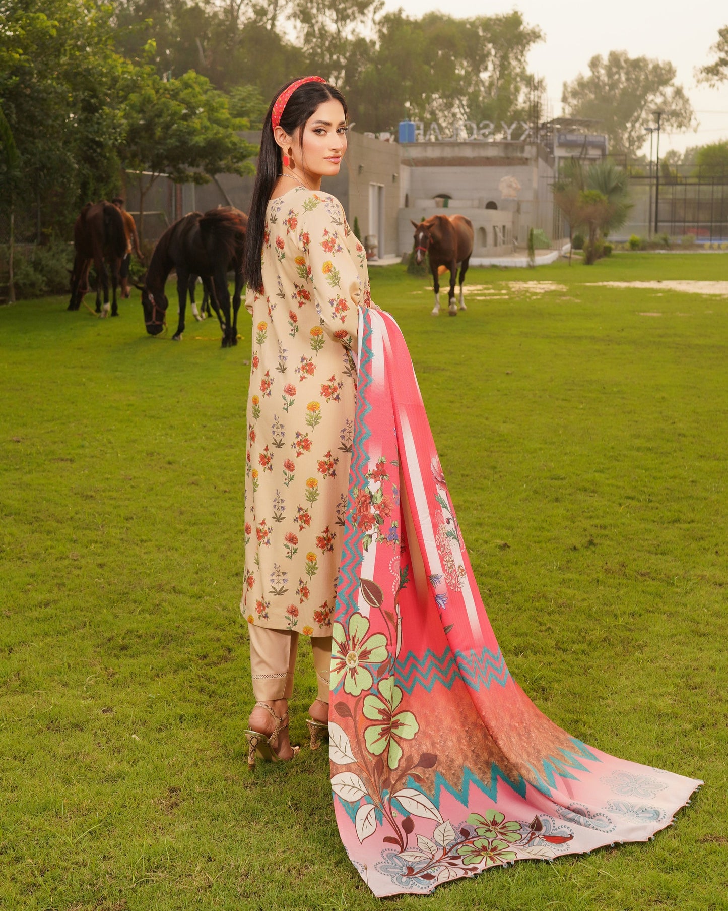 Munira Rangbahar Dhanak 02 Cream