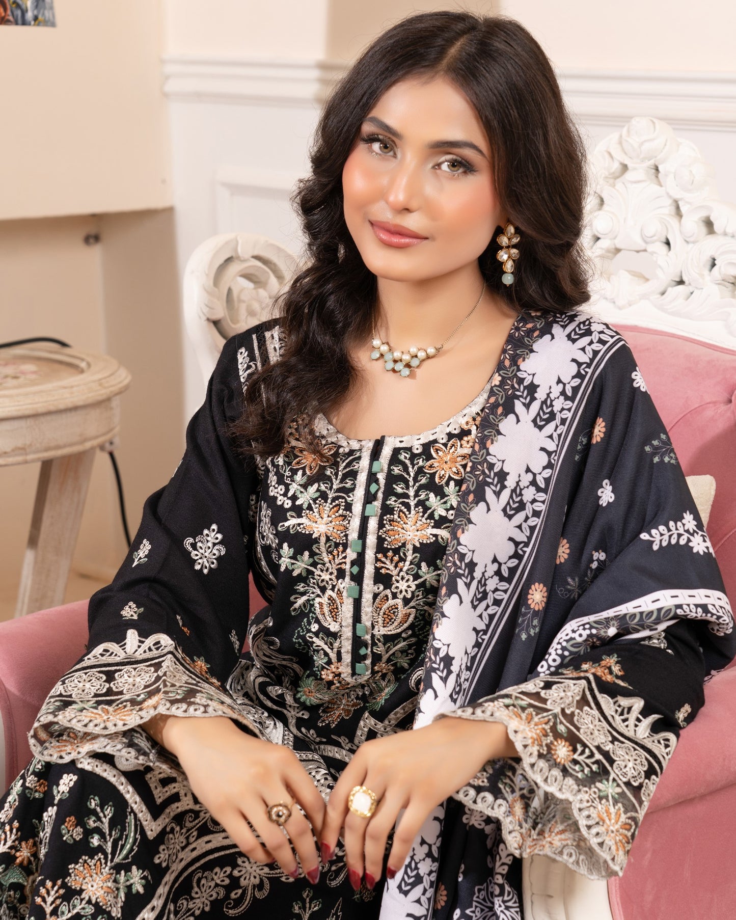 Munira Afreen Dhanak 02 Black