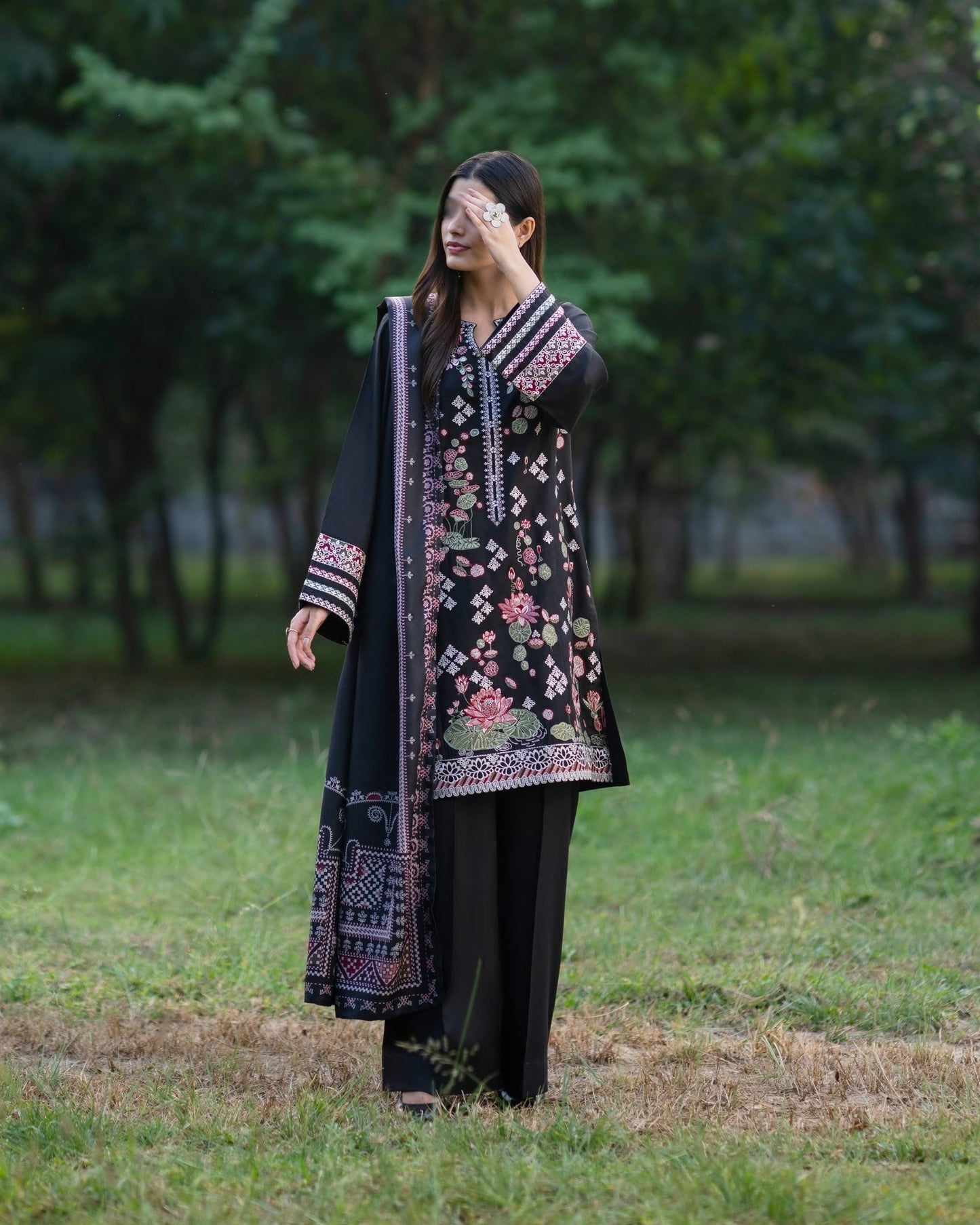 Warmth of November Dhanak Black