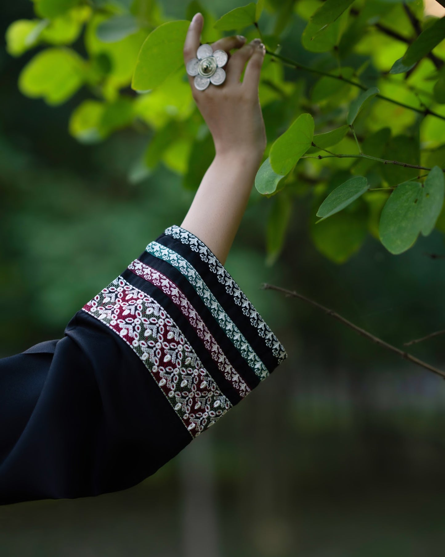 Warmth of November Dhanak Black