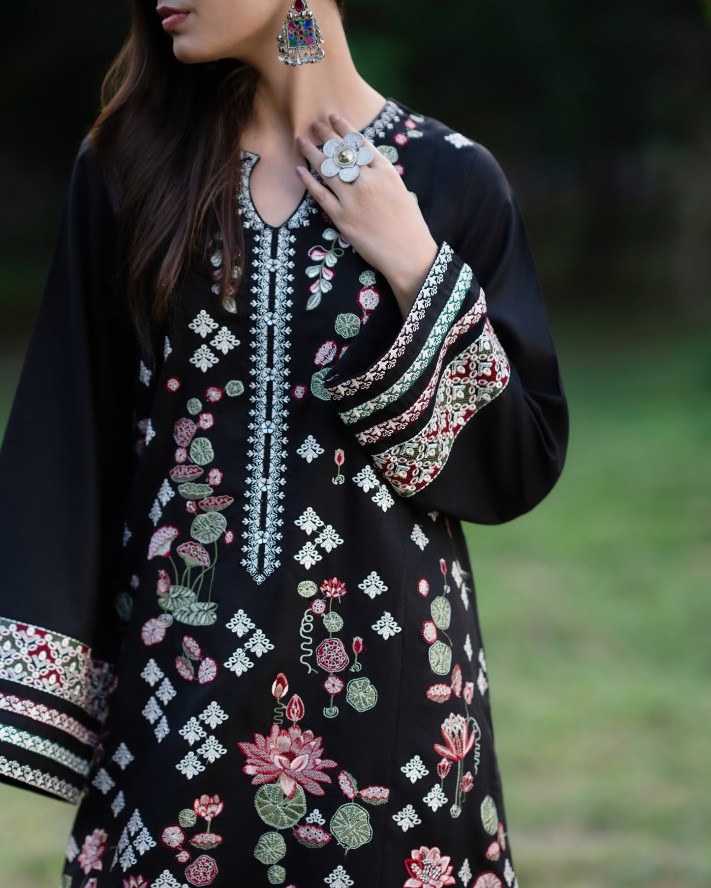 Warmth of November Dhanak Black