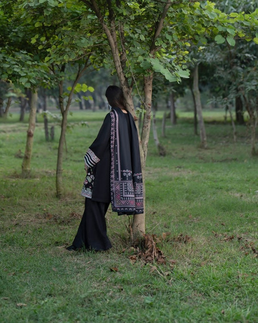 Warmth of November Dhanak Black