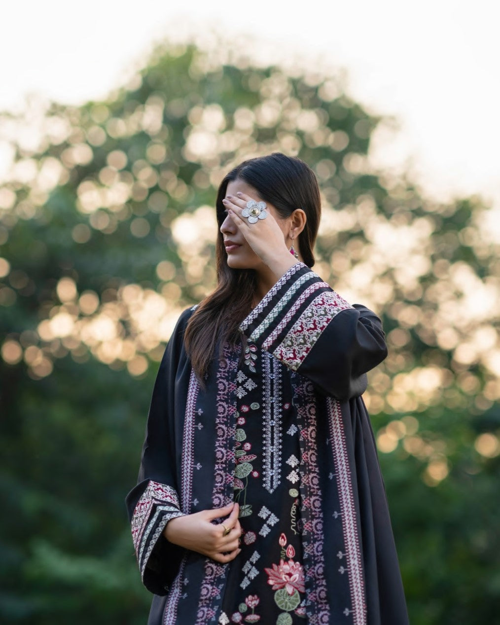 Warmth of November Dhanak Black