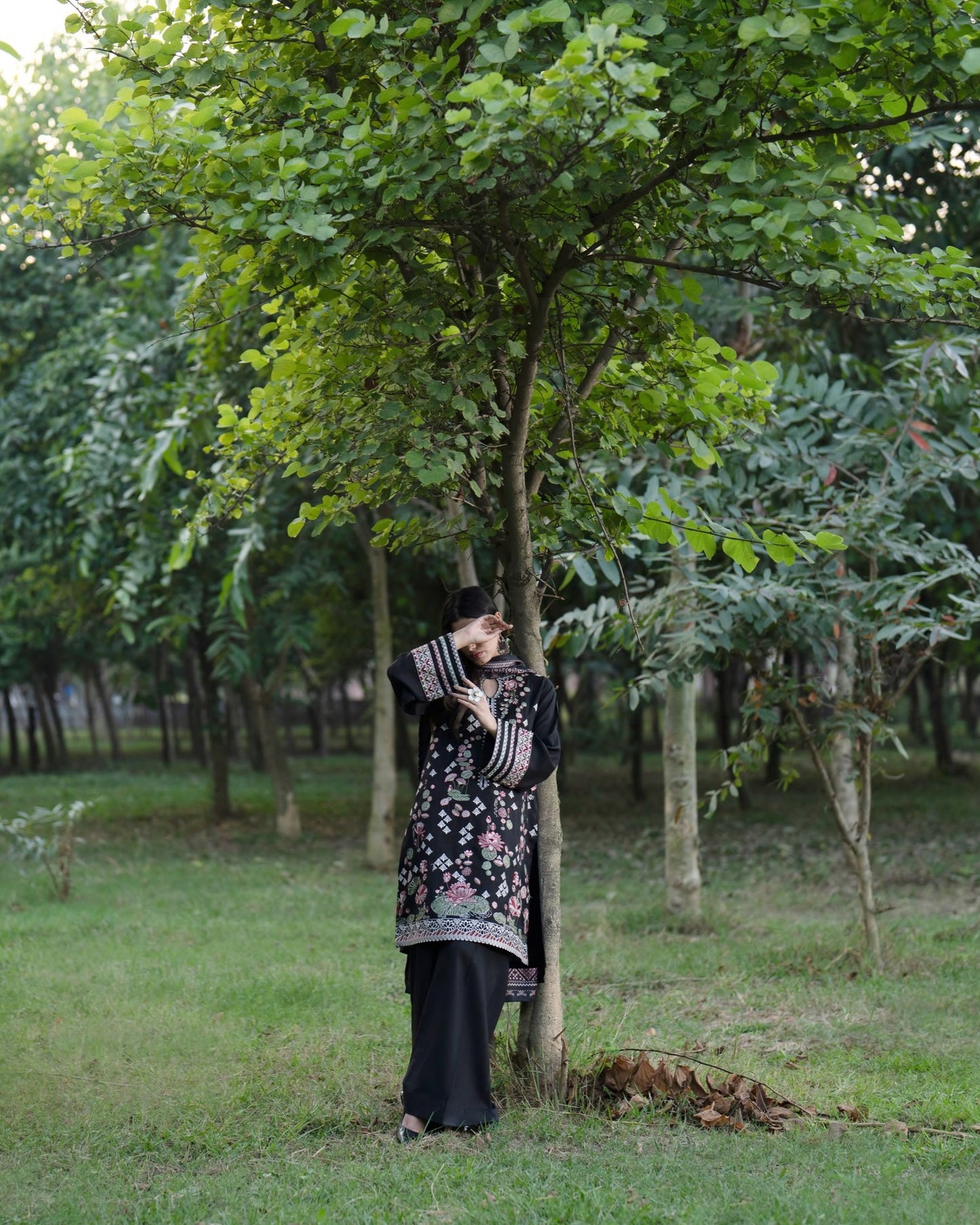 Warmth of November Dhanak Black